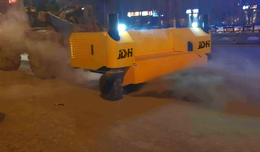 因为有你，这个雪天不在寒冷，除雪保障——乐动官方网页版为您服务(图1)